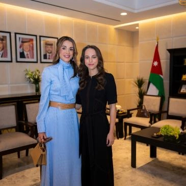 أناقة ملكية هادئة تجمع بين الملكة رانيا والأميرة سلمى - الصورة من ©️ Royal Hashemite Court